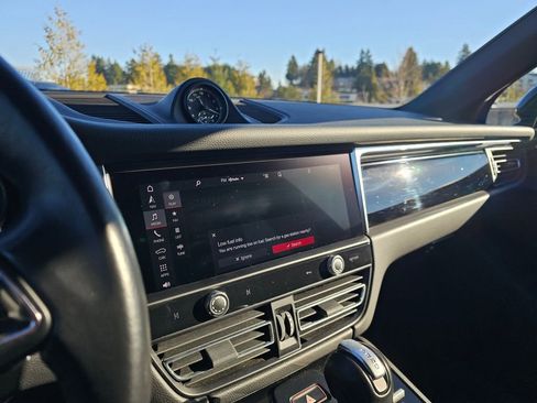 Used 2024 Porsche Macan image 27