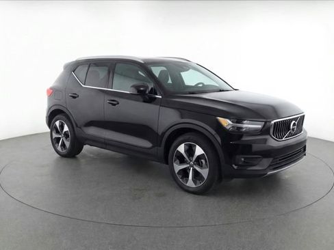Certified 2023 Volvo XC40 B5 Plus w/ Protection Package Premier AWD/4WD image 31