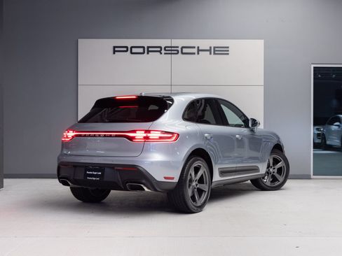 Certified 2026 Porsche Macan AWD/4WD image 7