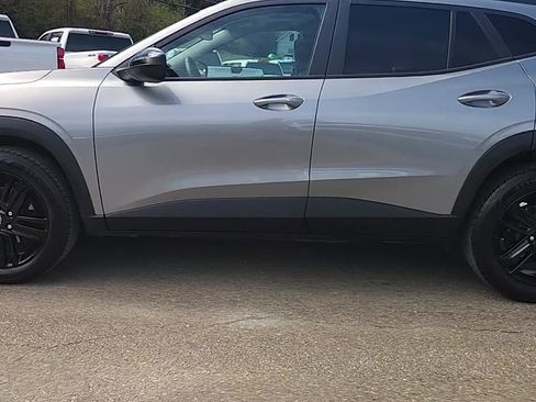 Used 2024 Chevrolet Trax ACTIV w/ Sunroof Package image 4