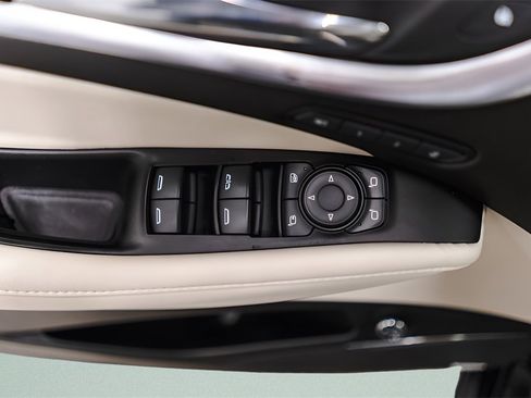 Used 2024 Buick Enclave Avenir image 26