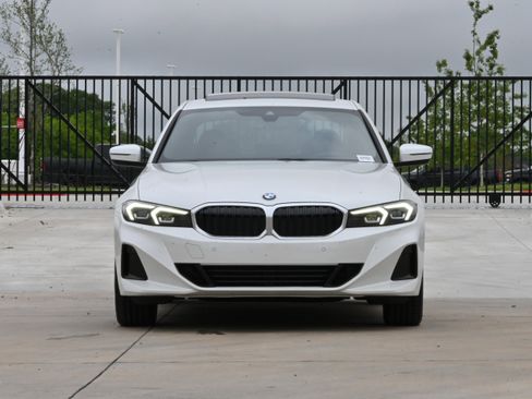 Certified 2025 BMW 330i Sedan w/ Convenience Package RWD image 3