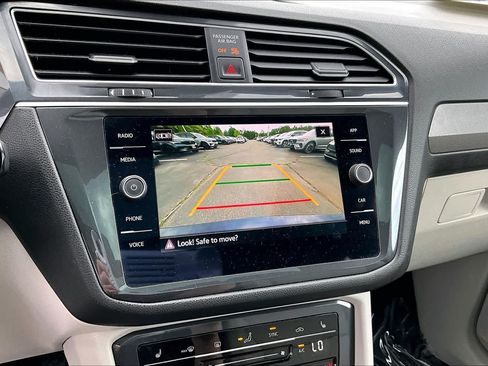 Used 2023 Volkswagen Tiguan SE w/ Panoramic Sunroof Package FWD image 28