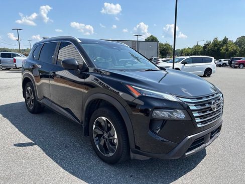 Used 2025 Nissan Rogue SV w/ SV Premium Package FWD image 11