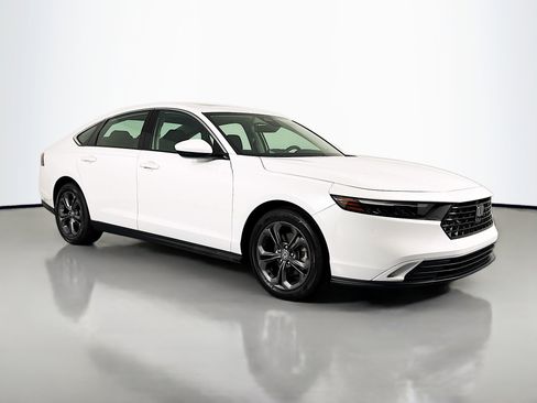 Certified 2023 Honda Accord EX image 3