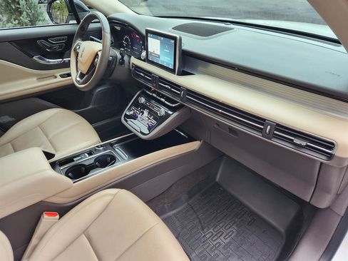 Used 2022 Lincoln Corsair AWD w/ Premium Package image 16