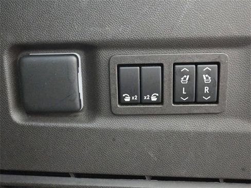 Used 2022 Chevrolet Suburban LT w/ Luxury Package image 14