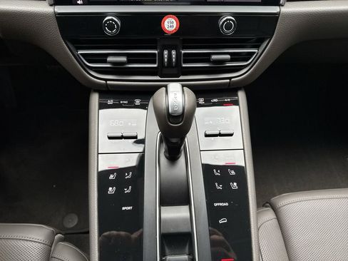 Used 2023 Porsche Macan image 23