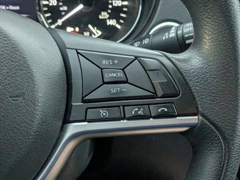 Used 2017 Nissan Rogue Sport SV FWD image 5