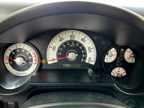 Used 2013 Toyota FJ Cruiser 2WD image 39