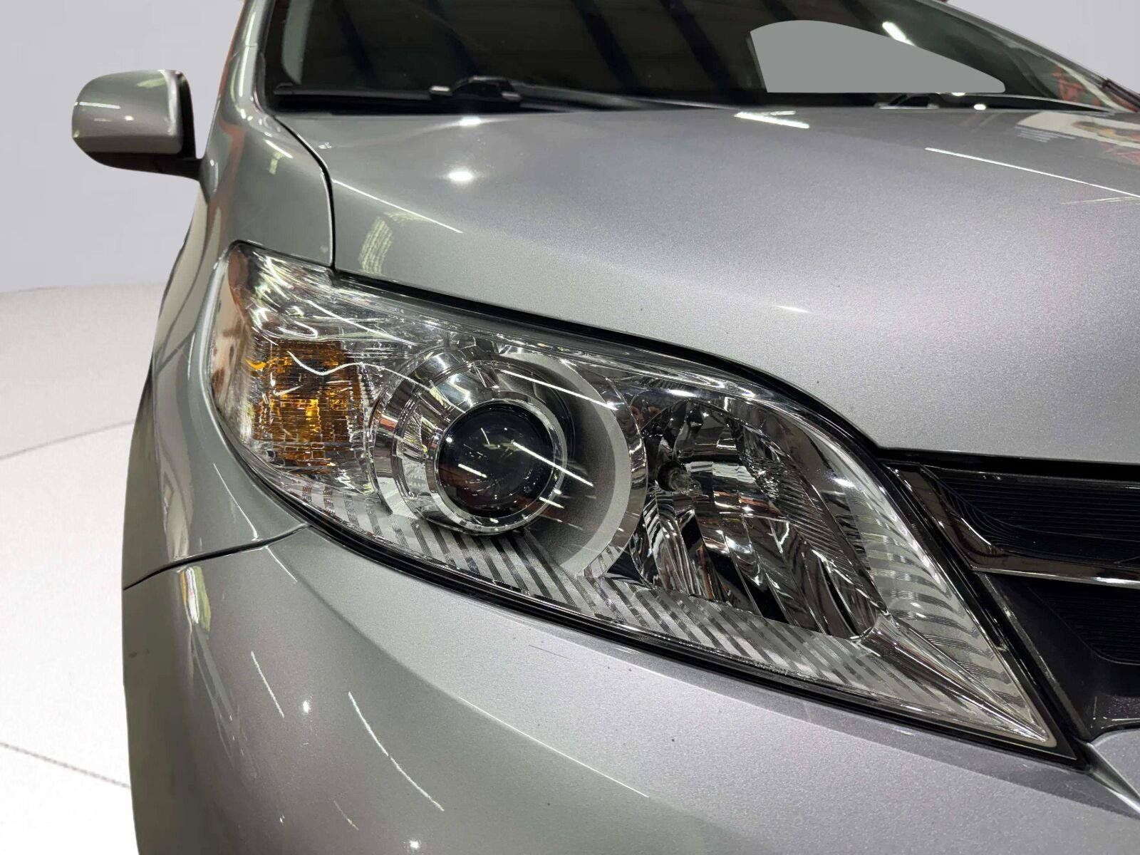 Used 2020 Toyota Sienna XLE Premium FWD image 15