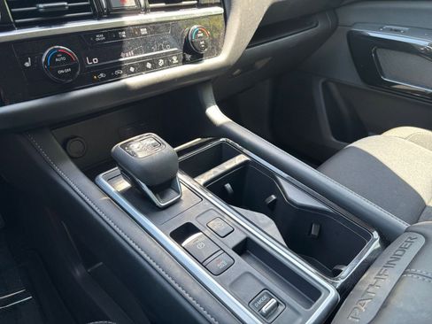 Used 2025 Nissan Pathfinder SV image 43