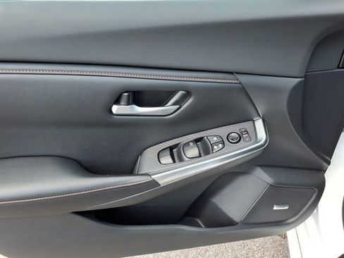 Used 2021 Nissan Sentra SR w/ SR Premium Package FWD image 3
