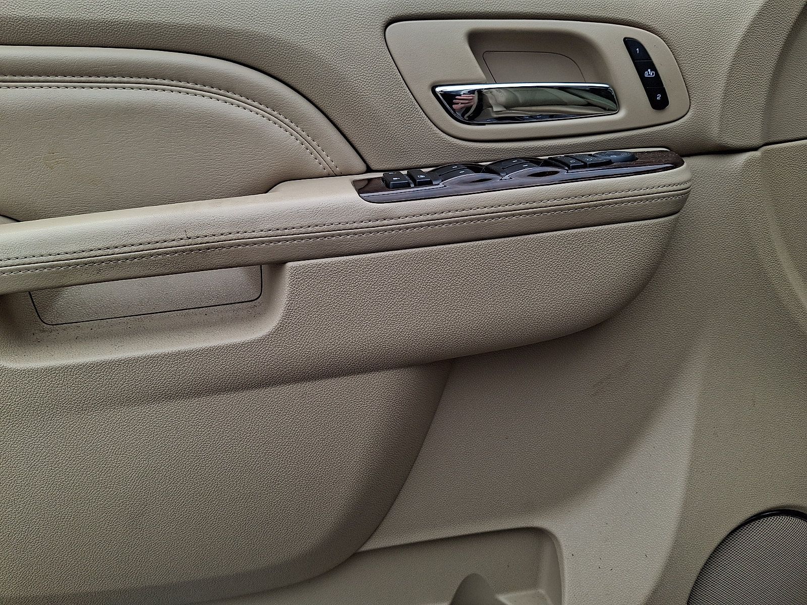 Used 2014 Cadillac Escalade Luxury AWD/4WD image 12
