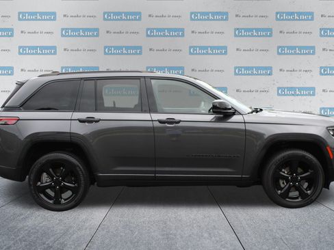 Used 2023 Jeep Grand Cherokee Altitude AWD/4WD image 4