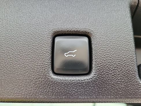 Used 2025 Ford Escape ST-Line Select AWD/4WD image 9