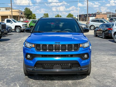 Used 2023 Jeep Compass Latitude w/ Convenience Group AWD/4WD image 4