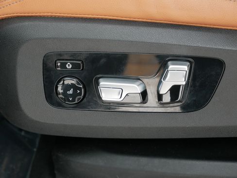 Used 2022 BMW X5 M50i image 12