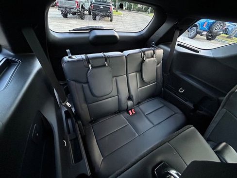 Used 2025 Ford Explorer ST image 34