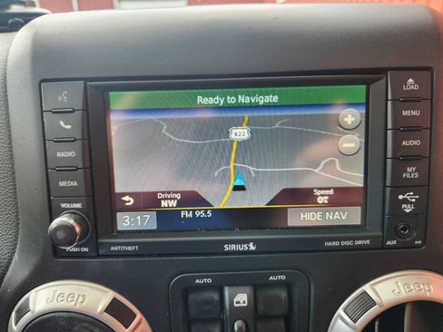 Used 2017 Jeep Wrangler Unlimited Sahara w/ Connectivity Group AWD/4WD image 18