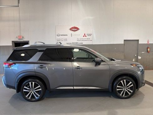 Certified 2025 Nissan Pathfinder Platinum image 2