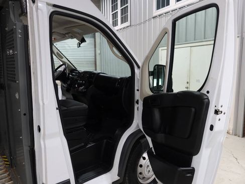 Used 2018 RAM ProMaster 2500 FWD image 12