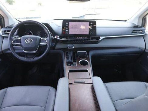 Certified 2024 Toyota Sienna XLE image 23