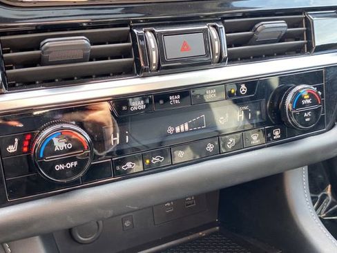 Used 2024 Nissan Pathfinder SL w/ SL Premium Package image 24