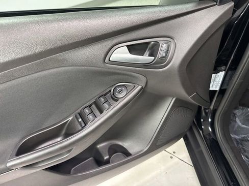 Used 2018 Ford Focus SE FWD image 9