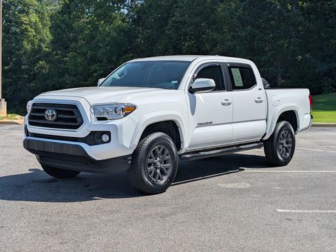 Used 2021 Toyota Tacoma SR5 RWD image 5