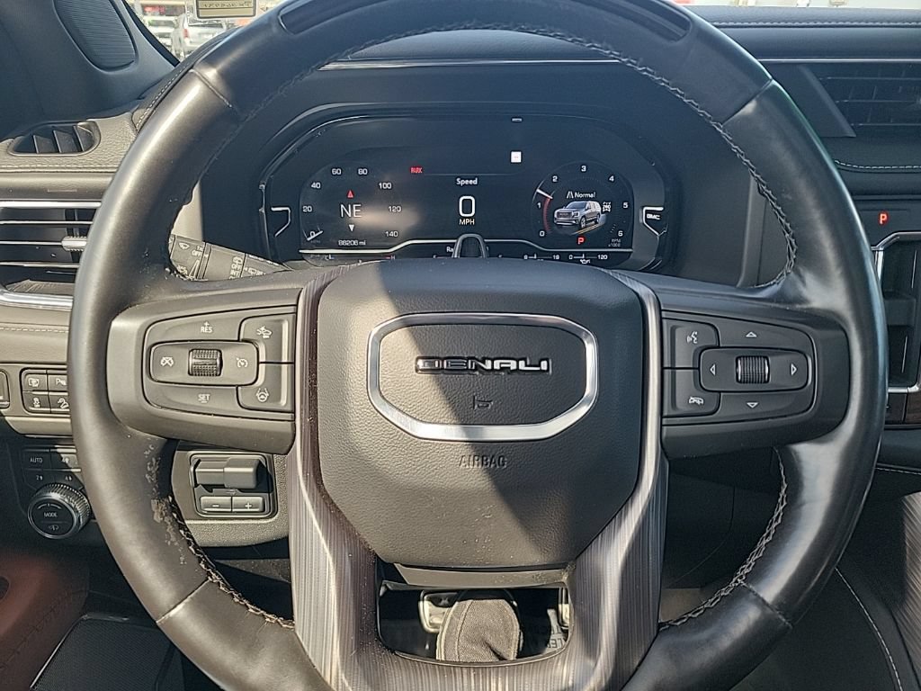 Used 2023 GMC Yukon XL Denali Ultimate AWD/4WD image 16