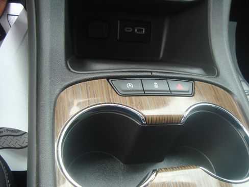 Used 2023 GMC Acadia SLE w/ Driver Convenience Package AWD/4WD image 19