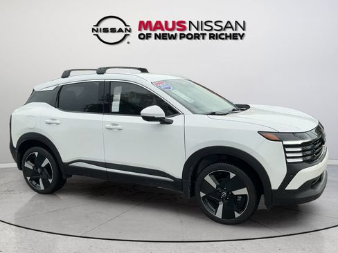 Certified 2025 Nissan Kicks SR FWD image 14
