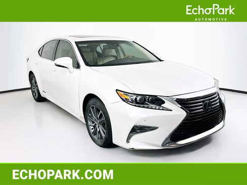 Used 2017 Lexus ES 300h w/ Luxury Package FWD image 1