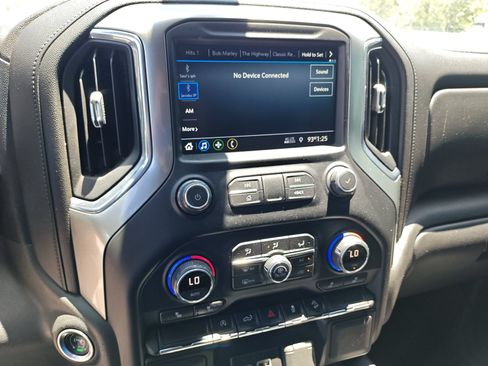 Used 2021 Chevrolet Silverado 1500 LT Trail Boss AWD/4WD image 18