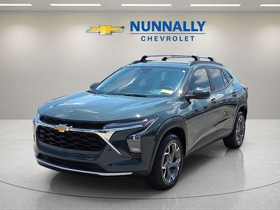 Used 2025 Chevrolet Trax LT w/ Sunroof Package