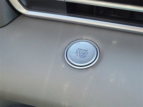 Certified 2025 Hyundai Elantra Sport image 8