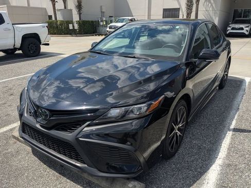 Used 2024 Toyota Camry SE FWD image 2