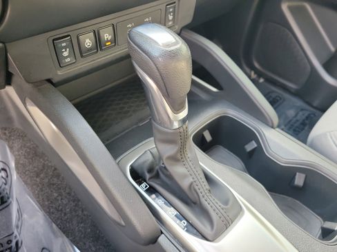 Certified 2022 Nissan Frontier SV image 33