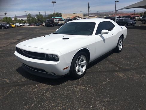 Used 2013 Dodge Challenger SXT RWD image 1