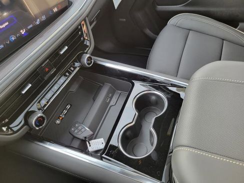 New 2026 Chevrolet Suburban Premier image 20