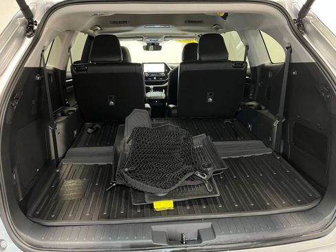 Used 2024 Toyota Highlander Limited AWD/4WD image 19