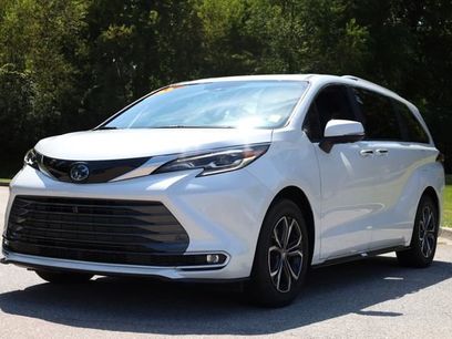 Used 2025 Toyota Sienna Platinum