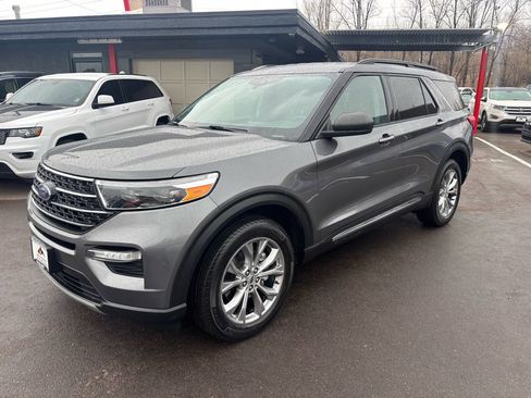 Used 2021 Ford Explorer XLT w/ Equipment Group 202A image 3