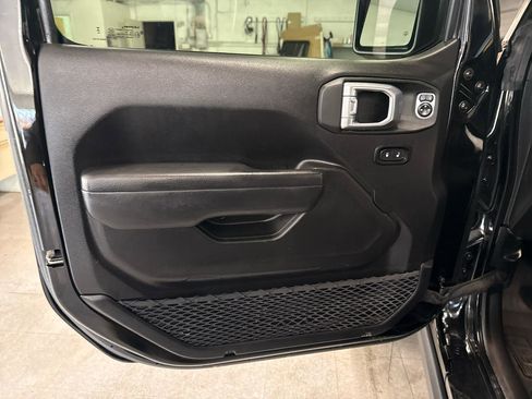 Used 2024 Jeep Wrangler Unlimited image 30