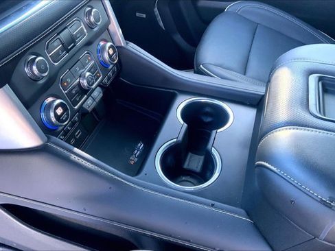 Used 2023 GMC Yukon XL SLT image 17