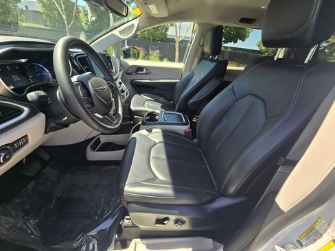 Used 2024 Chrysler Pacifica Limited FWD image 22