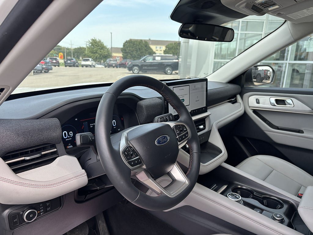 Used 2025 Ford Explorer Active w/ Active Comfort Package AWD/4WD image 10