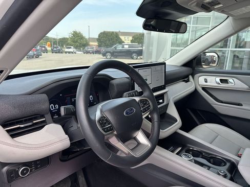 Used 2025 Ford Explorer Active w/ Active Comfort Package AWD/4WD image 10