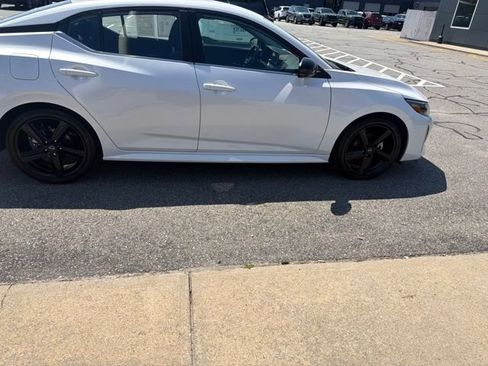Used 2024 Nissan Sentra SR FWD image 5